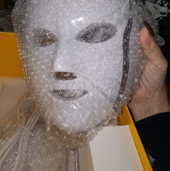 Colorful LED Anti-Age  New - Picture 5 of 11